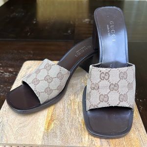GUCCI authentic GG canvas monogram mule sandals size 7B